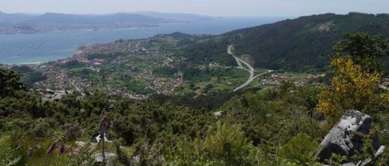 Vista de A Paralaia y la ría de Vigo desde el Alto do Agudelo, donde se prevé un aerogenerador.