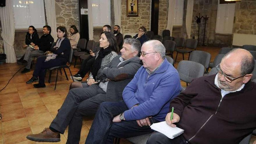 Asistentes a la jornada de agricultura ecológica del Centro Agrario de Silleda. // Bernabé/Javier Lalín