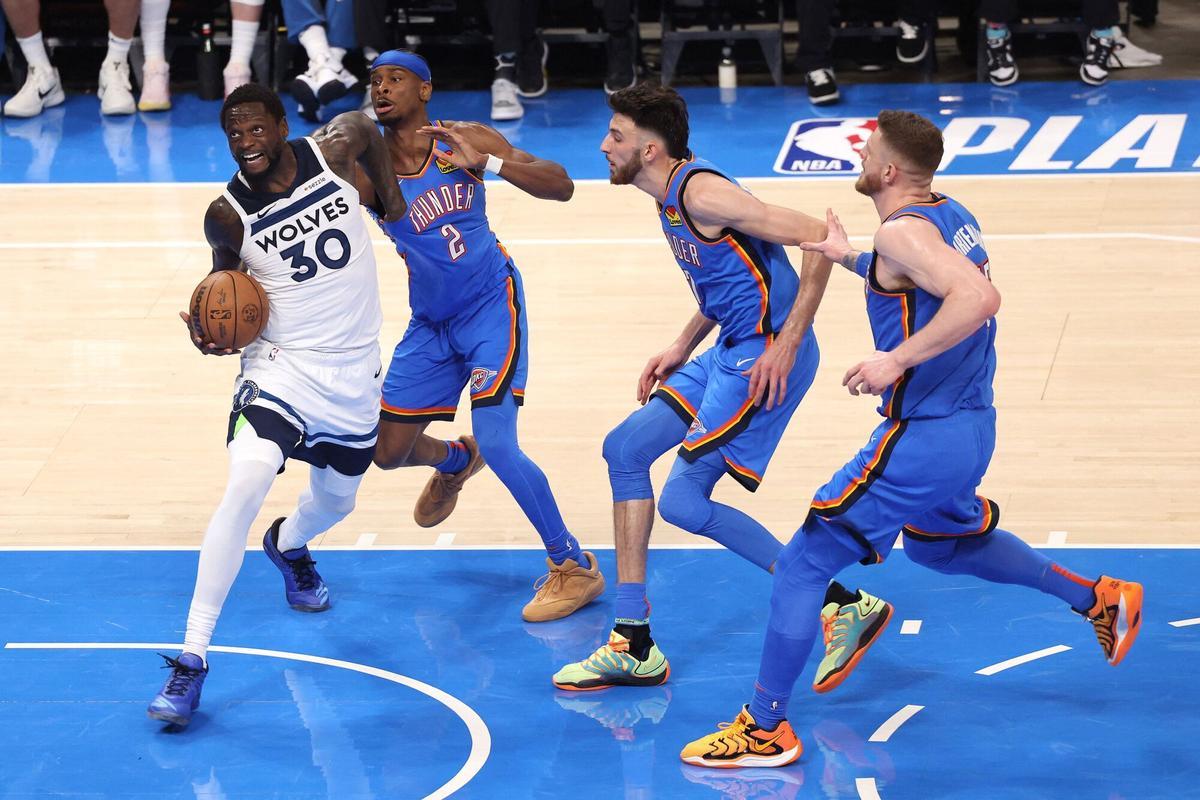OKLAHOMA CITY, OKLAHOMA - MAY 22: Julius Randle #30 of the Minnesota Timberwolves drives around Shai Gilgeous-Alexander #2 of the Oklahoma City Thunder during the third quarter in Game Two of the Western Conference Finals of the 2025 NBA Playoffs at Paycom Center on May 22, 2025 in Oklahoma City, Oklahoma. NOTE TO USER: User expressly acknowledges and agrees that, by downloading and or using this photograph, User is consenting to the terms and conditions of the Getty Images License Agreement. William Purnell/Getty Images/AFP (Photo by William Purnell / GETTY IMAGES NORTH AMERICA / Getty Images via AFP). NOTE TO USER: User expressly acknowledges and agrees that, by downloading and or using this photograph, User is consenting to the terms and conditions of the Getty Images License Agreement