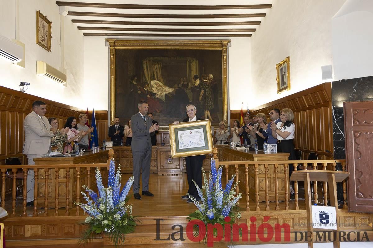 Así se ha vivido el emocionante acto del nombramiento de 'Hijo Predilecto' de Caravaca al doctor Juan Manuel Laborda