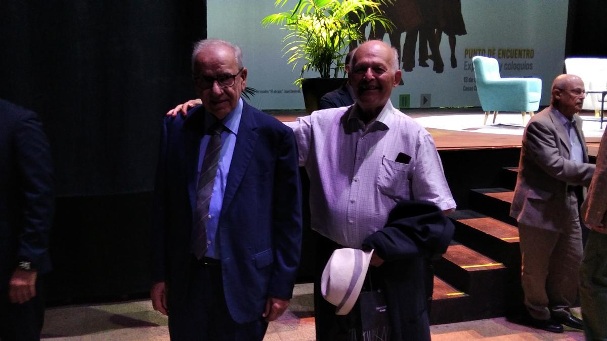 Alfonso Guerra y Eligio Hernández, en el Edificio Miller.