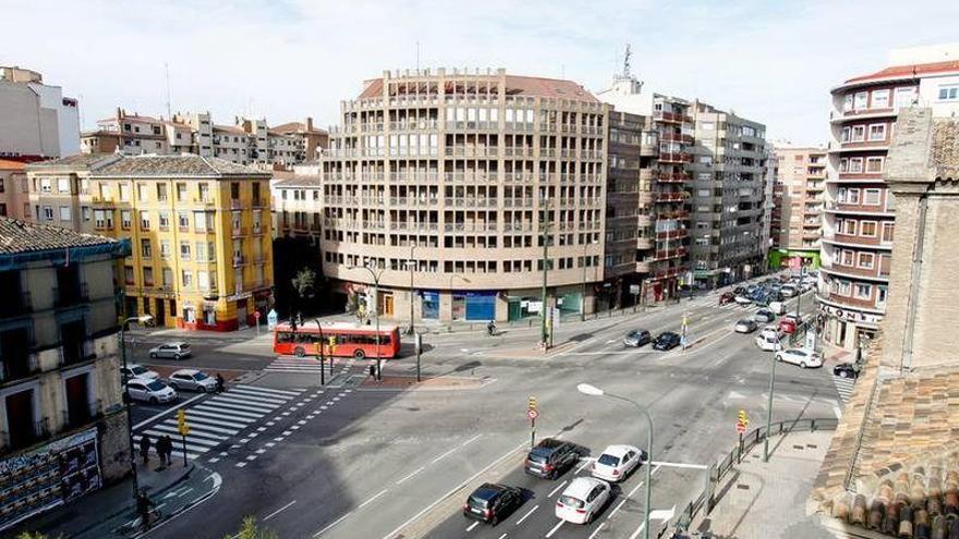 Un ciclista sin casco fallece en Zaragoza tras colisionar con un coche