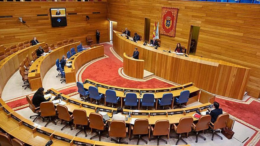 El Parlamento se ahorrará casi 300.000 euros al año en sueldos y financiación de partidos