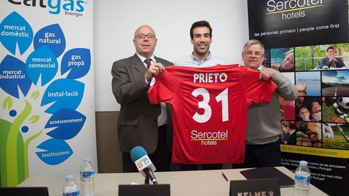 Alfonso Prieto durante su presentación oficial como jugador del Catgas Energía Santa Coloma.