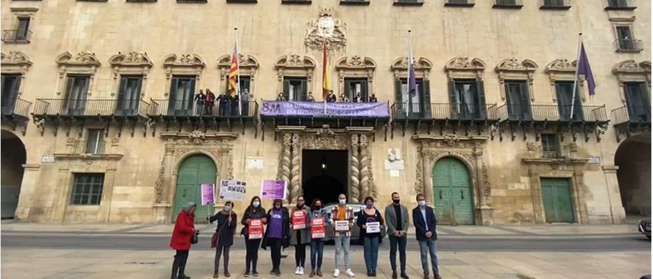 Escenificación del Dia de la Mujer en el Ayuntamiento