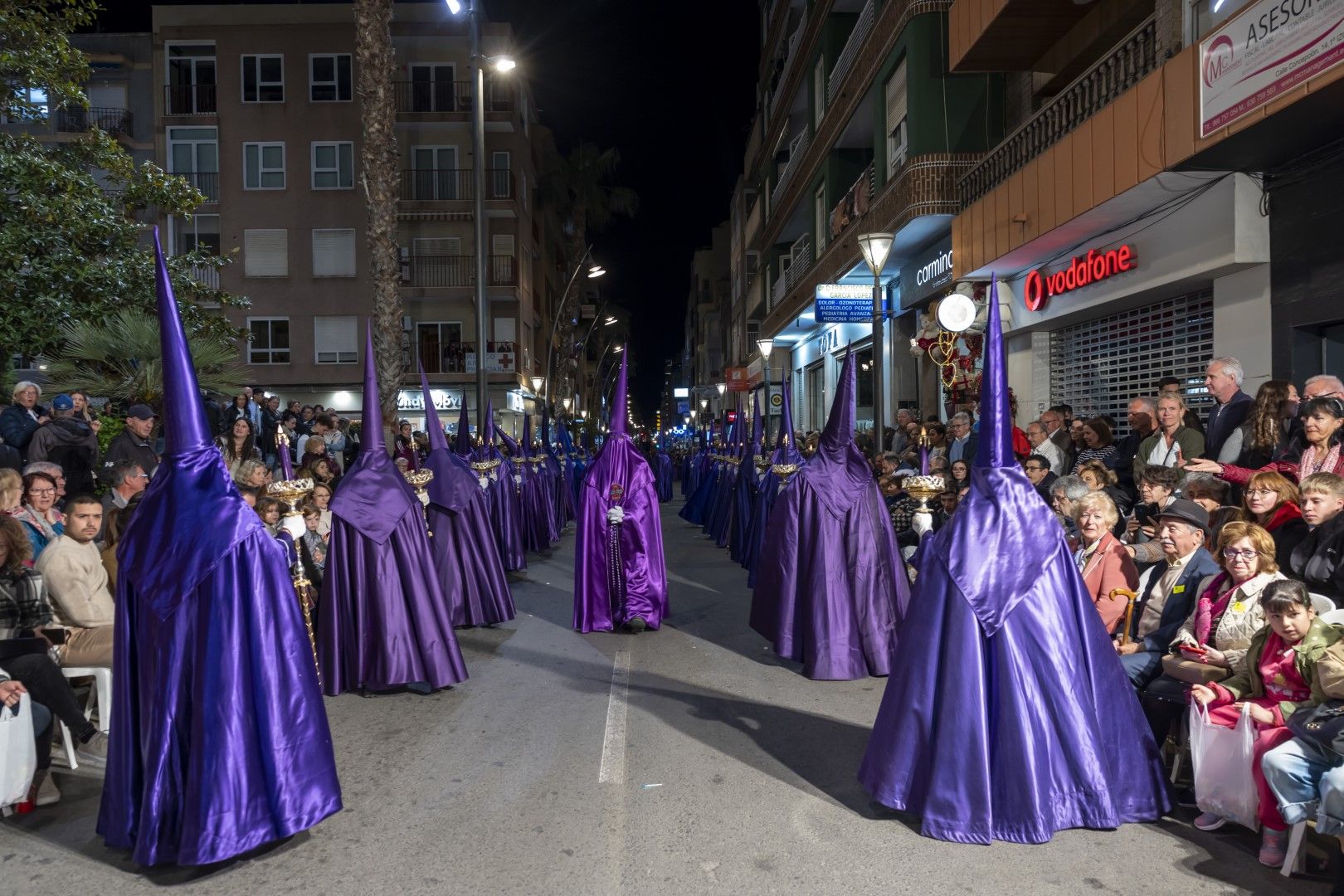 Las quince cofradías de la Semana Santa de Torrevieja recorrieron las calles en Viernes Santo