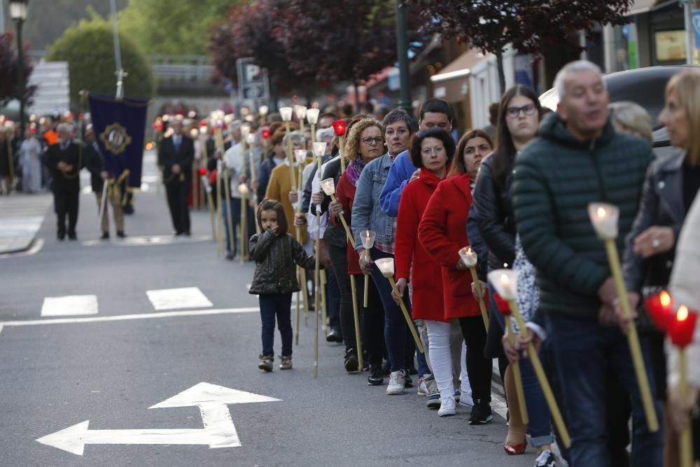 La procesión abarrotó las calles de Redondela // R. Grobas