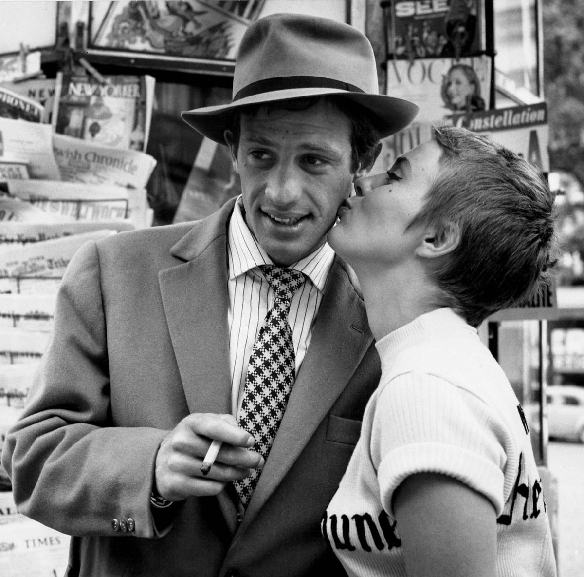 El actor francés Jean-Paul Belmondo y la estadounidense Jean Seberg, durante el rodaje de "Al final de la Escapada", de Jean-Luc Godard.