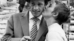 El actor francés Jean-Paul Belmondo y la estadounidense Jean Seberg, durante el rodaje de Al final de la Escapada, de Jean-Luc Godard.