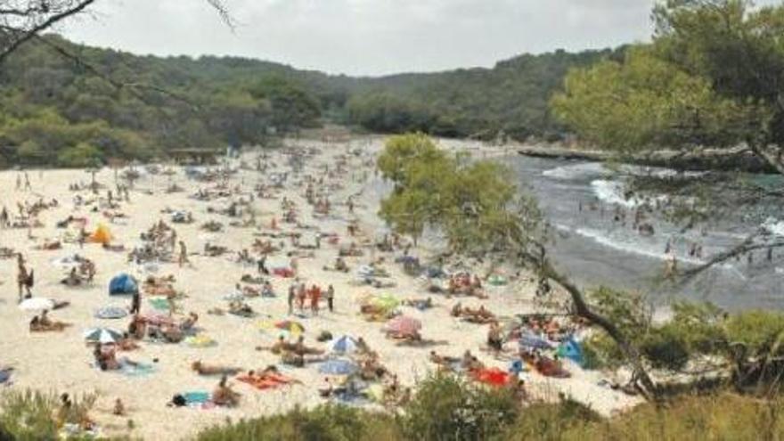 Trotz aller Werbung für die Nebensaison: Die meisten Urlauber wollen auf Mallorca an den Strand.