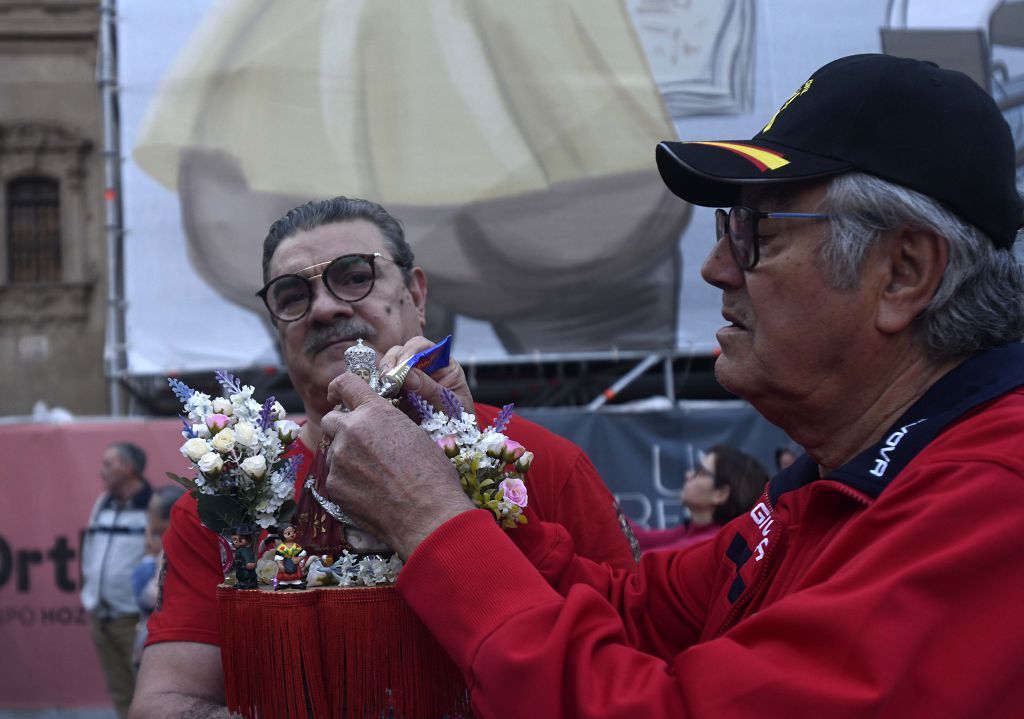 Murcia despide a la Fuensanta con flores y emoción