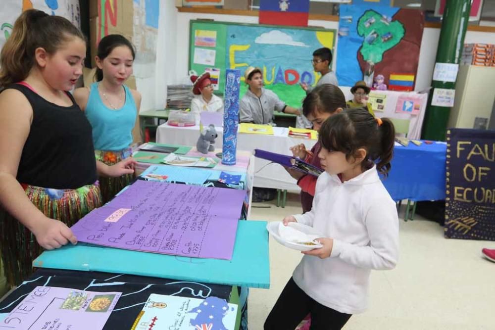 Los escolares ejercieron de anfitriones con sus propios compañeros