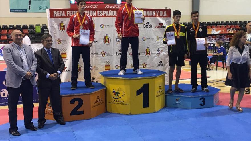 Óscar Hernández se alza campeón de España júnior