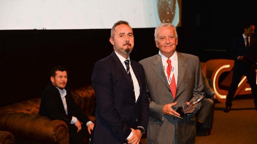 Francisco Cobiella, director de Hospiten, recogió el Premio Gran Empresa Canaria Internacional.