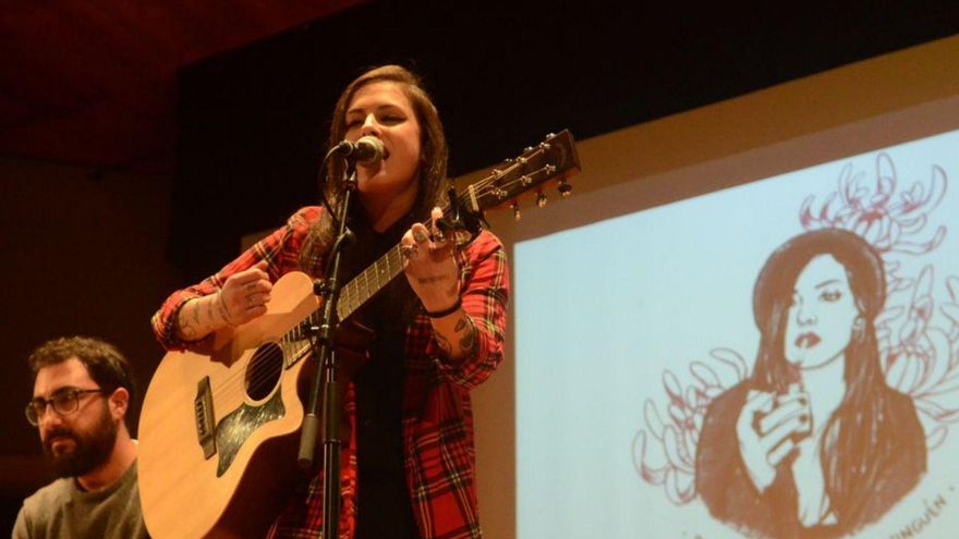 Pauliña, en un concierto en Cambados. | // IÑAKI ABELLA