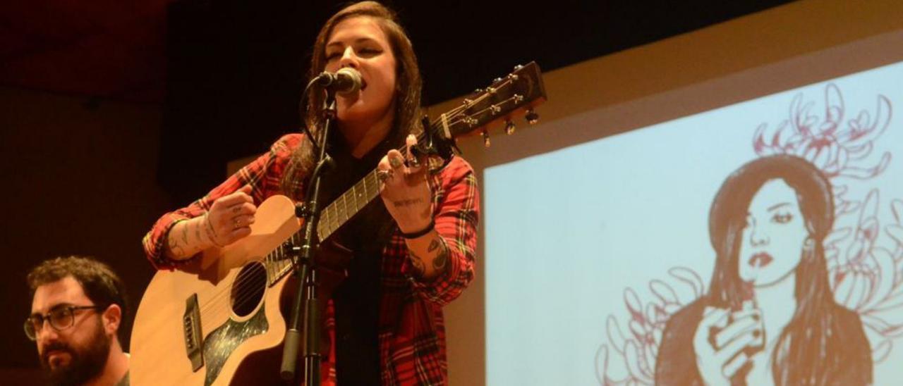 Pauliña, en un concierto en Cambados. |  // IÑAKI ABELLA