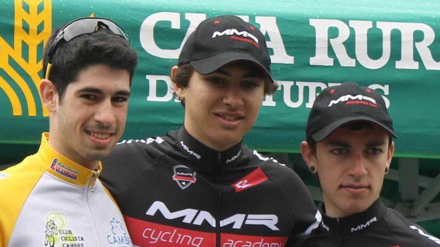 Amil, Pérez Landaluce y Brun, en el podio de La Tenderina.