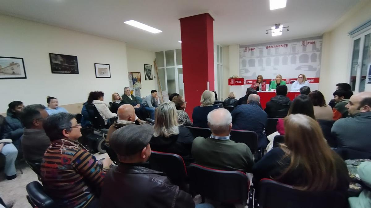 Aspecto de la sede del PSOE durante la elección de la secretaria general y la nueva ejecutiva.