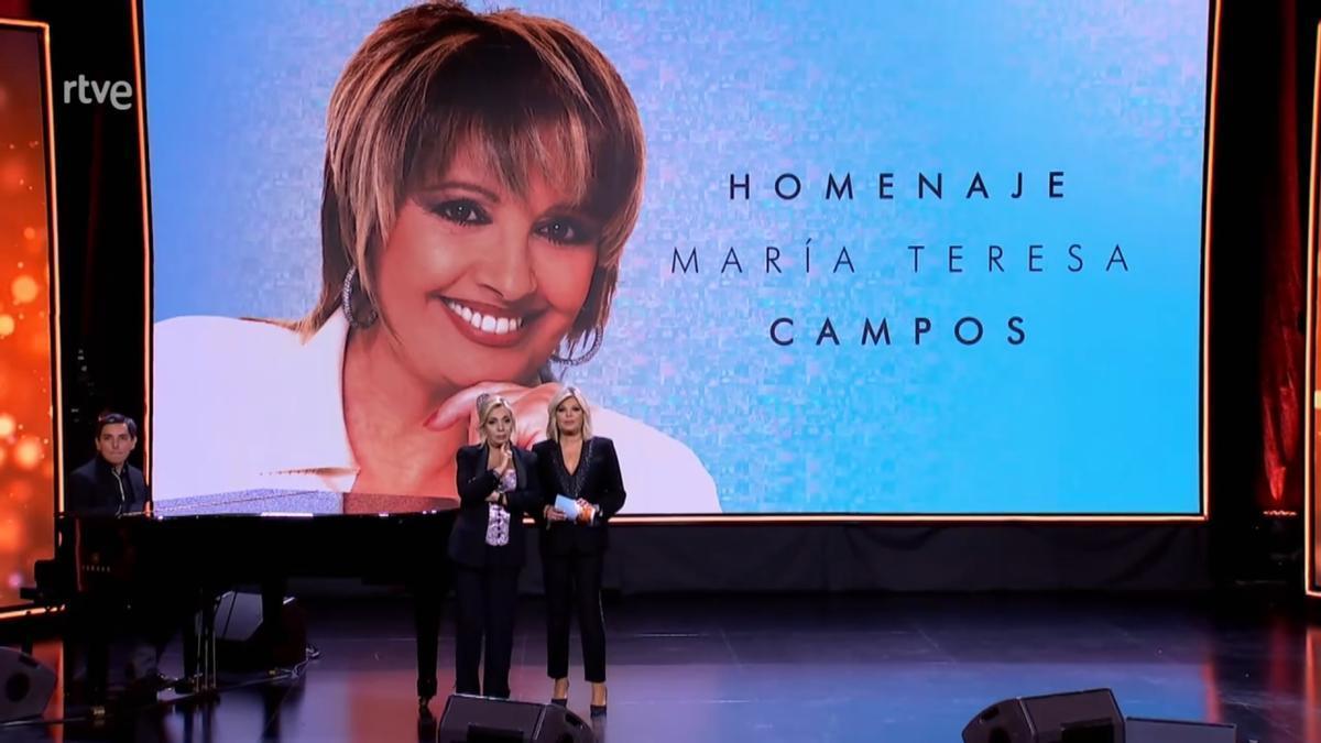 Homenaje a María Teresa Campos.
