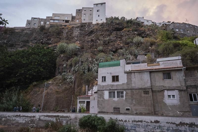 Desalojo de siete familias en la calle Ermita de La Candelaria, en Salud Bajo