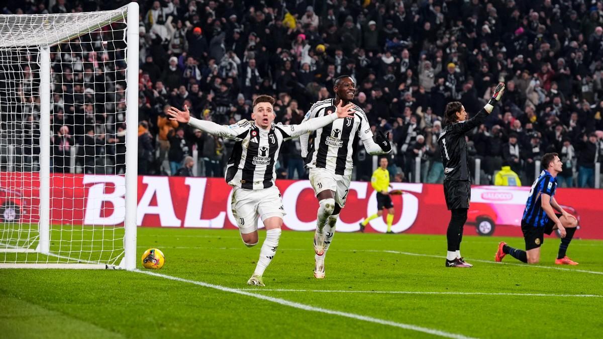 Conceição y Kolo Muani celebran el gol de la Juventus ante el Inter