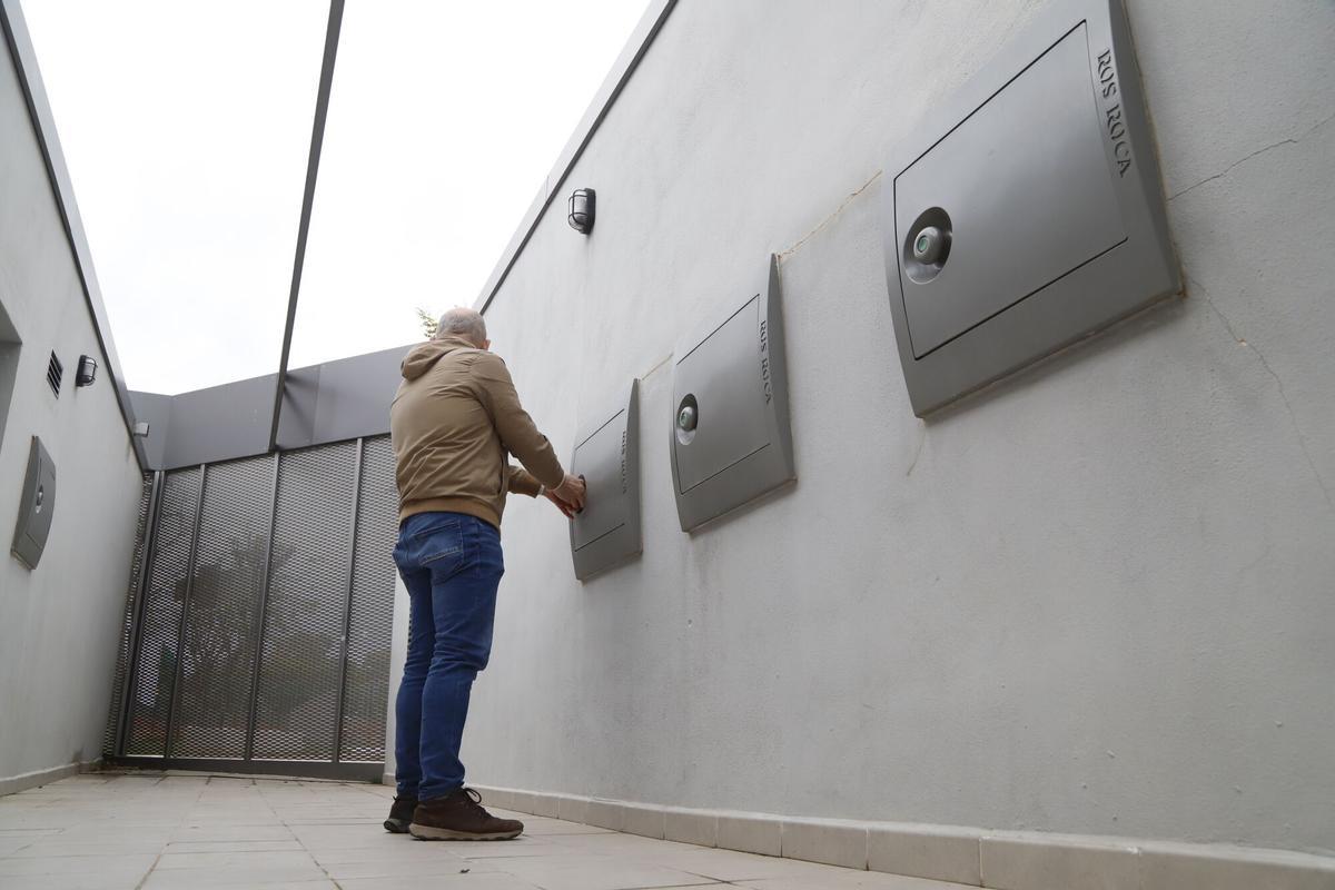 Buzones para la recogida neumática instalados en un residencial.
