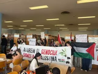 Protestas en la Biblioteca de la UA bajo el lema "paremos el genocidio sionista en Palestina"