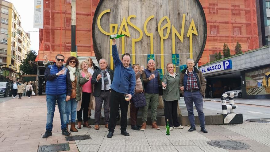 Que la sidra ye mundial se celebra cantando en Gascona: la pegadiza canción de dos sidreras habituales