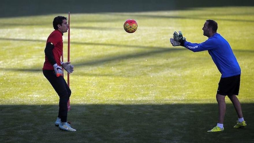 Ochoa, el último internacional en llegar, se ejercitó ayer.