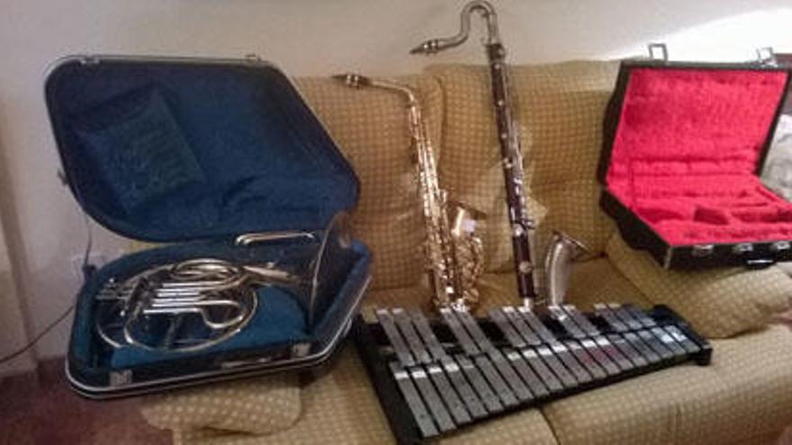 La trompa, el saxo, el clarinete bajo y el xilófono recuperado de la banda de Llaurí.