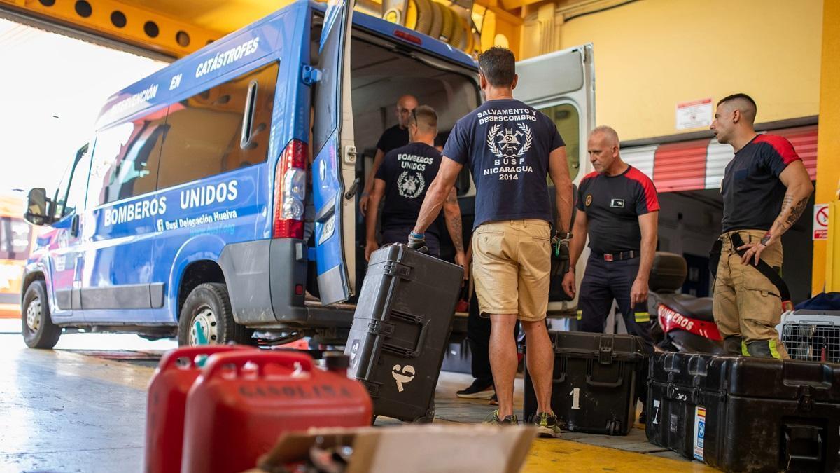 Imagen de archivo de Bomberos Unidos Sin Fronteras preparándose para una misión internacional.
