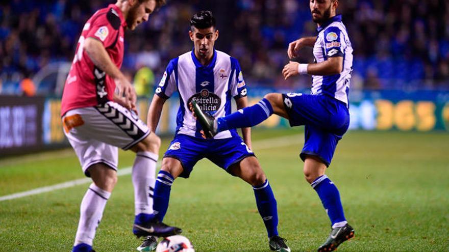 Juanfran y Çolak, ayer en el partido de Riazor.