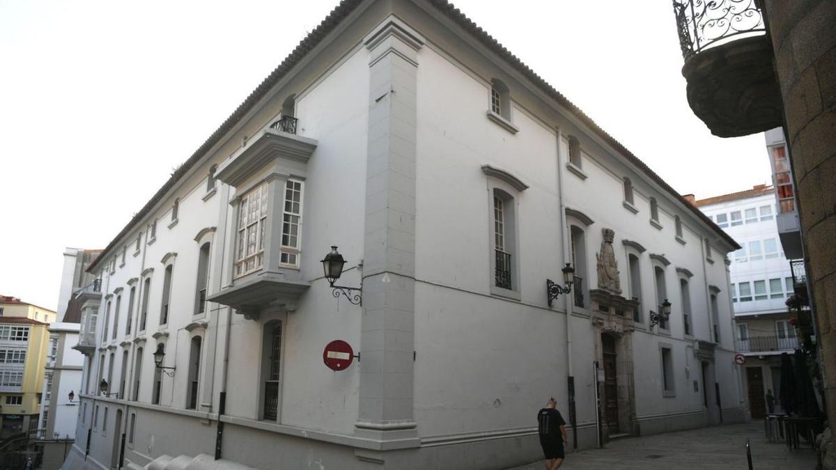 El edificio de la calle Veeduría, antiguo Gobierno militar. |  // CARLOS PARDELLAS