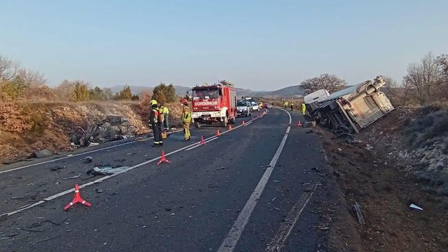 Un conductor muere al chocar su coche con un camión cerca de Benabarre