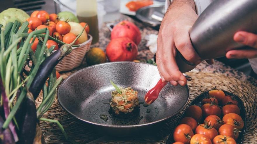 Alcalà une música, cocina y rutas en el ciclo de la &#039;tomata de penjar&#039;