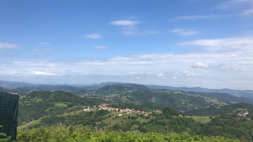 Ruta al pico Incós: conoce el cielo de Cabranes desde un mirador único
