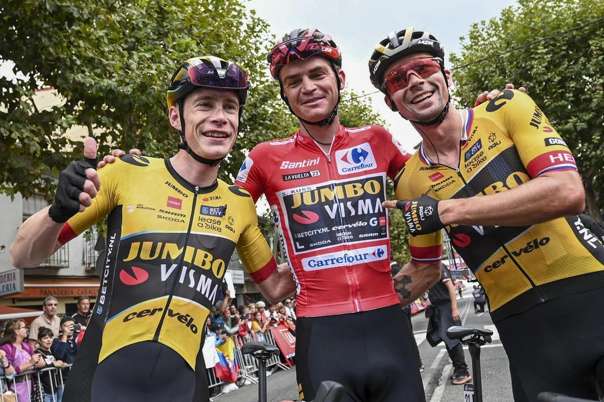 Vingegaard, Kuss y Roglic, del Jumbo-Visma, coparon el podio de la última Vuelta a España.