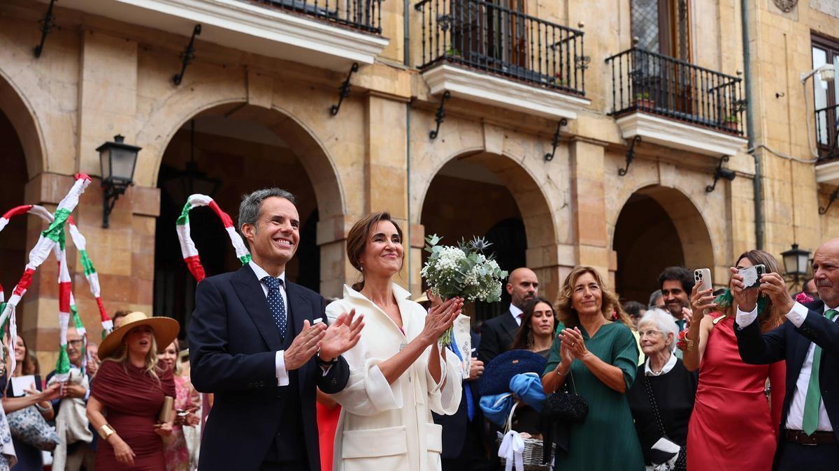 VÍDEO: El concejal Nacho Cuesta se casa con la arquitecta Carola Zárate Echeverría en el Ayuntamiento de Oviedo