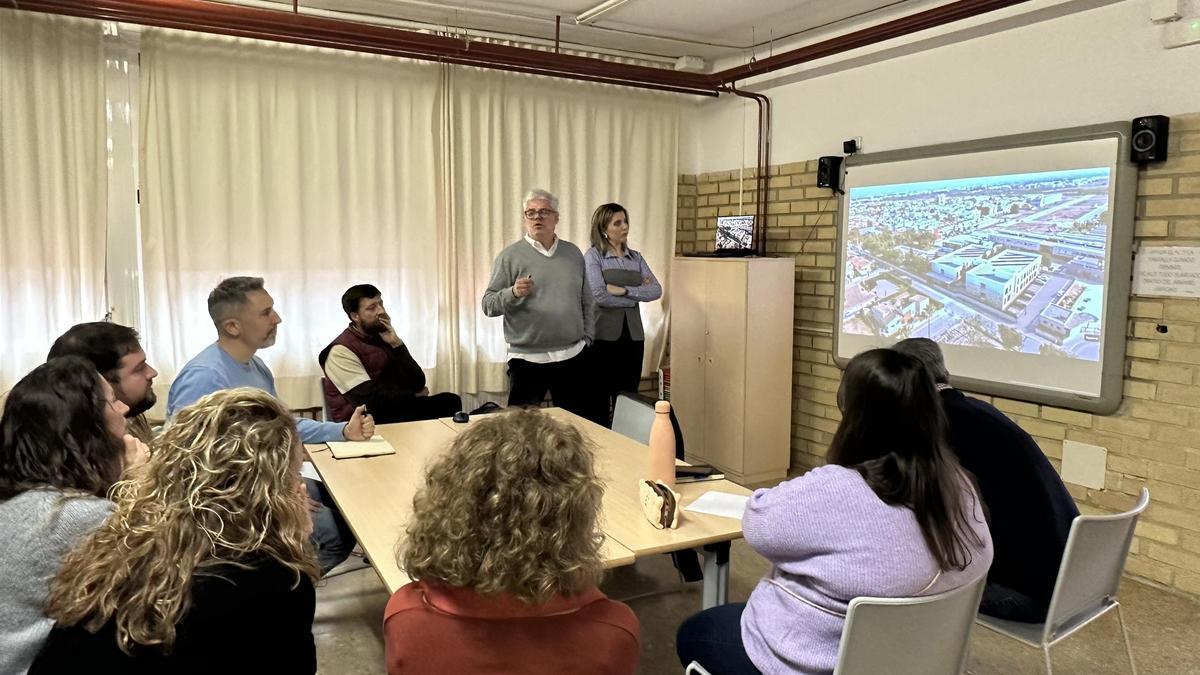 Reunión del ayuntamiento de Rafelbunyol y el equipo directivo del CEIP Verge del Miracle