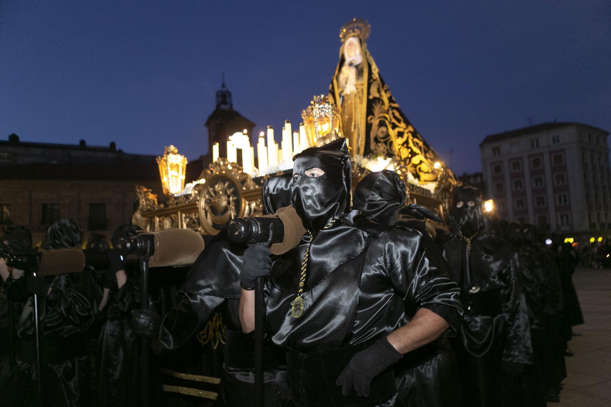 Semana Santa en Avilés: el Encuentro de Jesusín de Galiana, San Juan y la Dolorosa