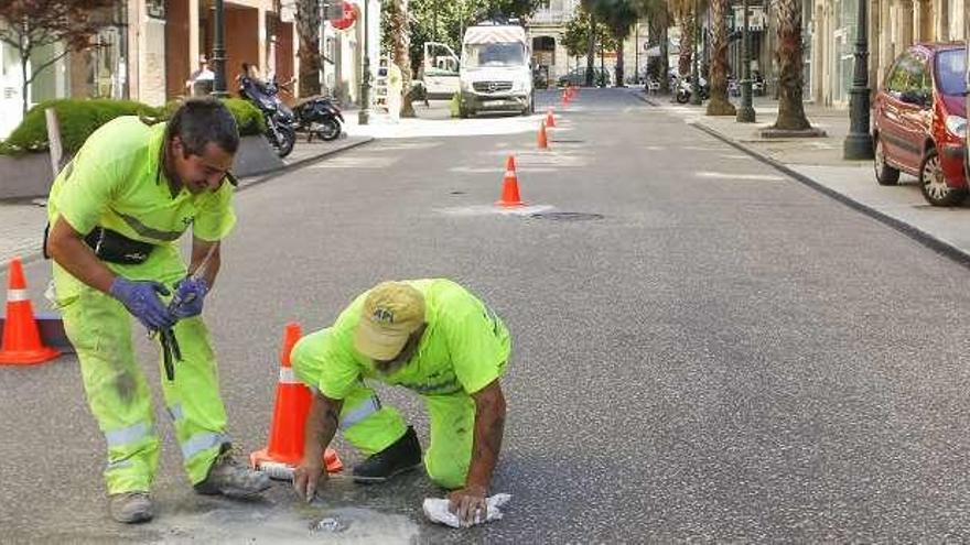 Los operarios ultimaron estos días los trabajos en el firme. // R. G.