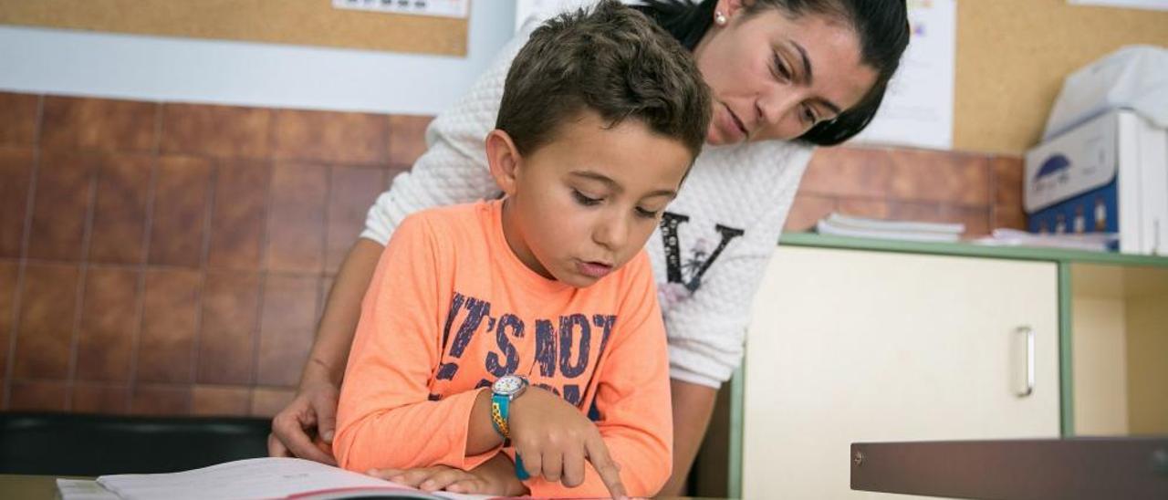 Eliakán Álvarez, estudiando