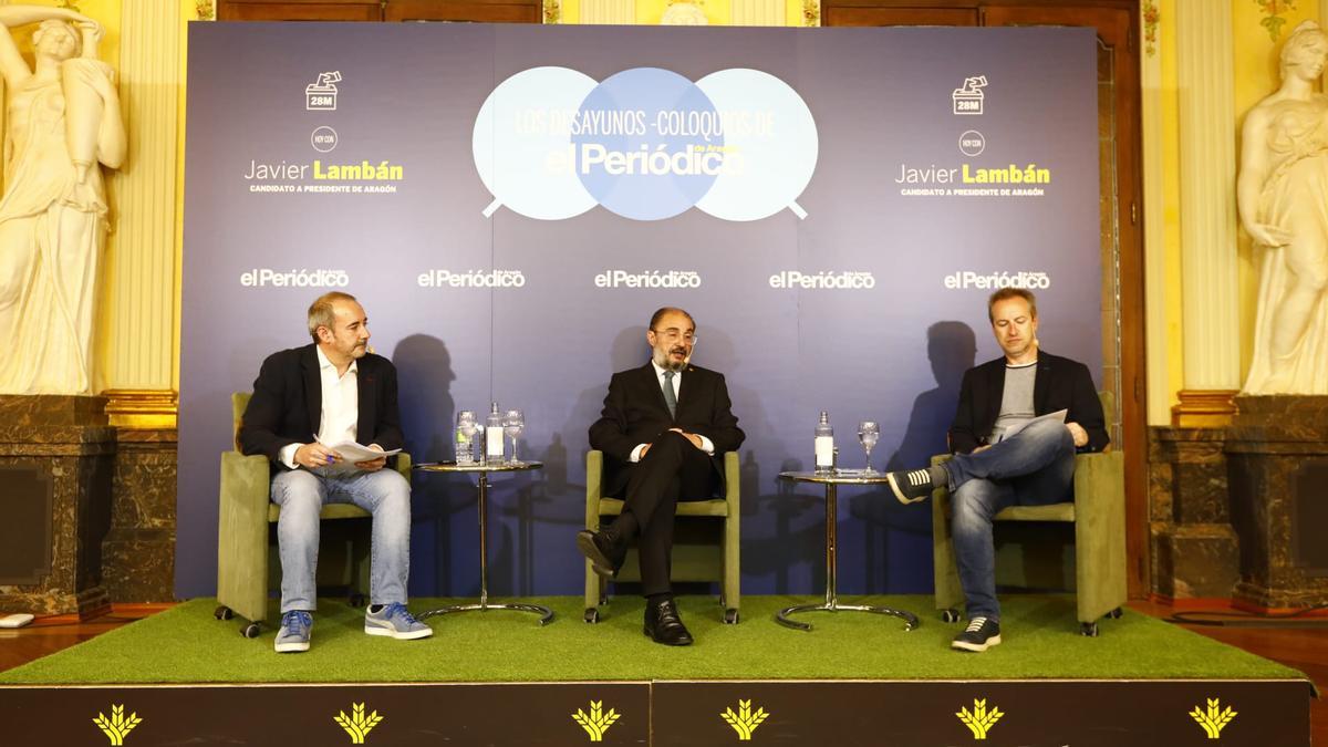 Javier Lambán ha sido entrevistado esta mañana en Caja Rural de Aragón por Ignacio Martín y Ricardo Barceló