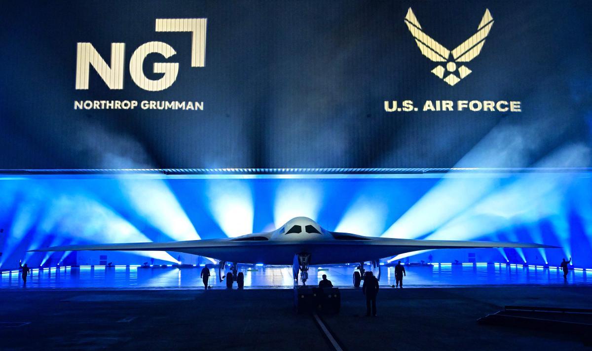 Estados Unidos presenta el primer avión de una nueva flota de bombarderos nucleares