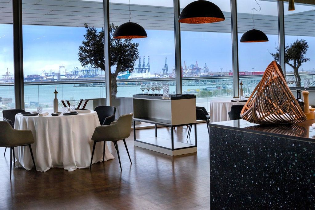 La Sucursal, con vistas al puerto y a la Malvarrosa