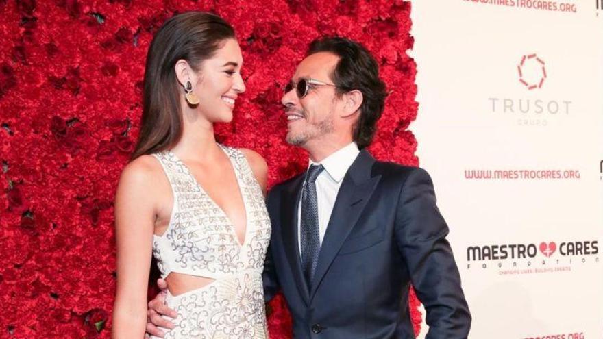 Marc Anthony aparece con su nueva novia