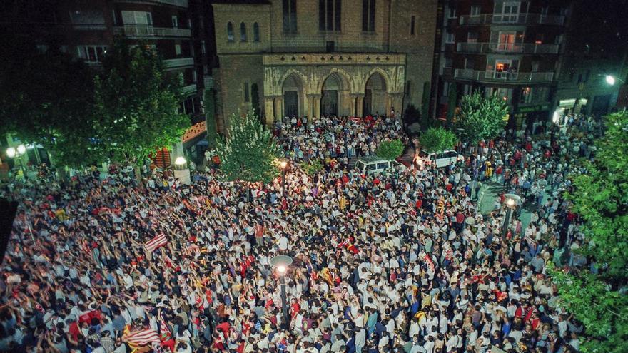 La popular Farola de la plaça de Crist Rei es va desbordar la nit del 4 de juny del 1998