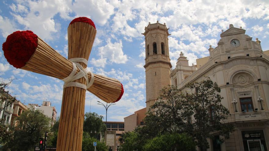 Las fallas Don Bosco y Barri València se alzan como ganadoras de las Cruces de Mayo en Burriana