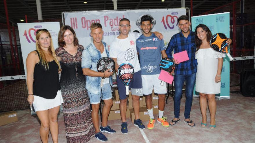 Las parejas finalistas en la entrega de premios.