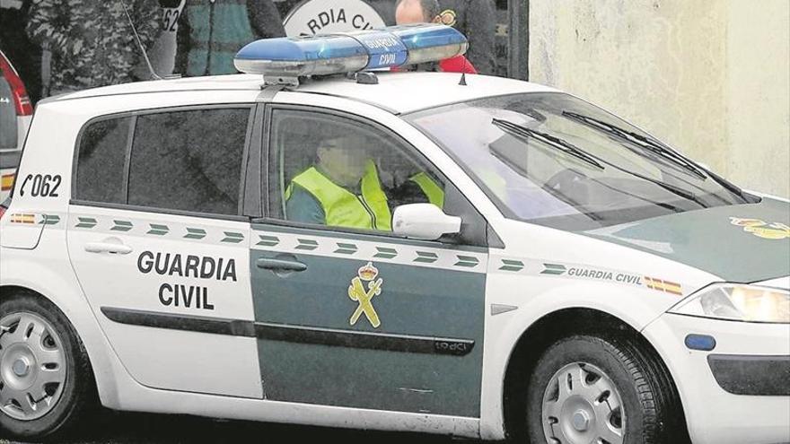 Nueve guardias civiles, agredidos por 40 personas en Algeciras